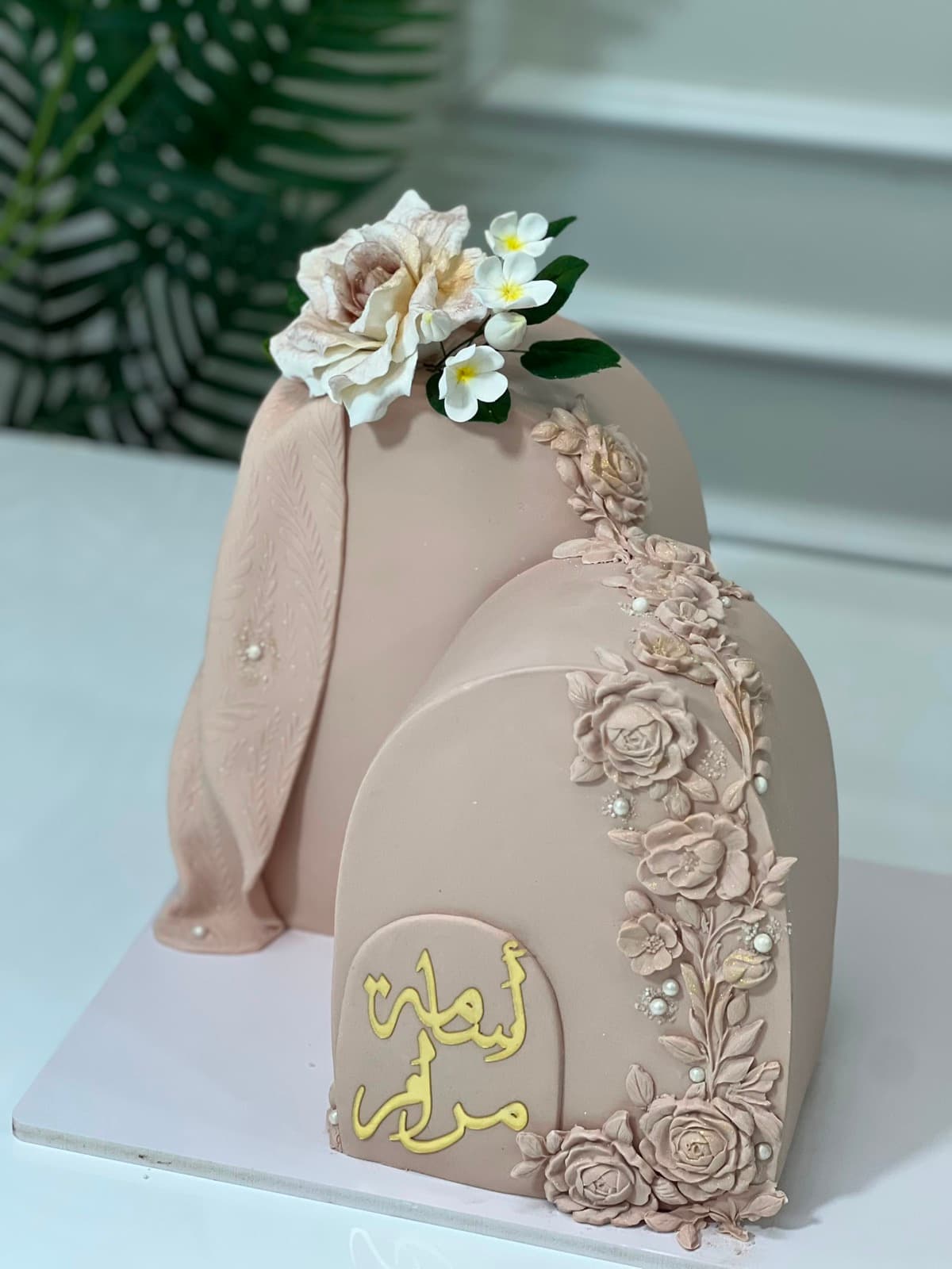Sculpted Blush Arch